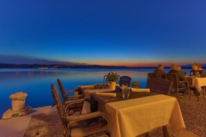Outdoor dining - Villa Calma, recharge your body and mind  (Gabonjin)