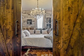 3 chambres, matelas mémoire de forme, bureau, fer et planche à repasser