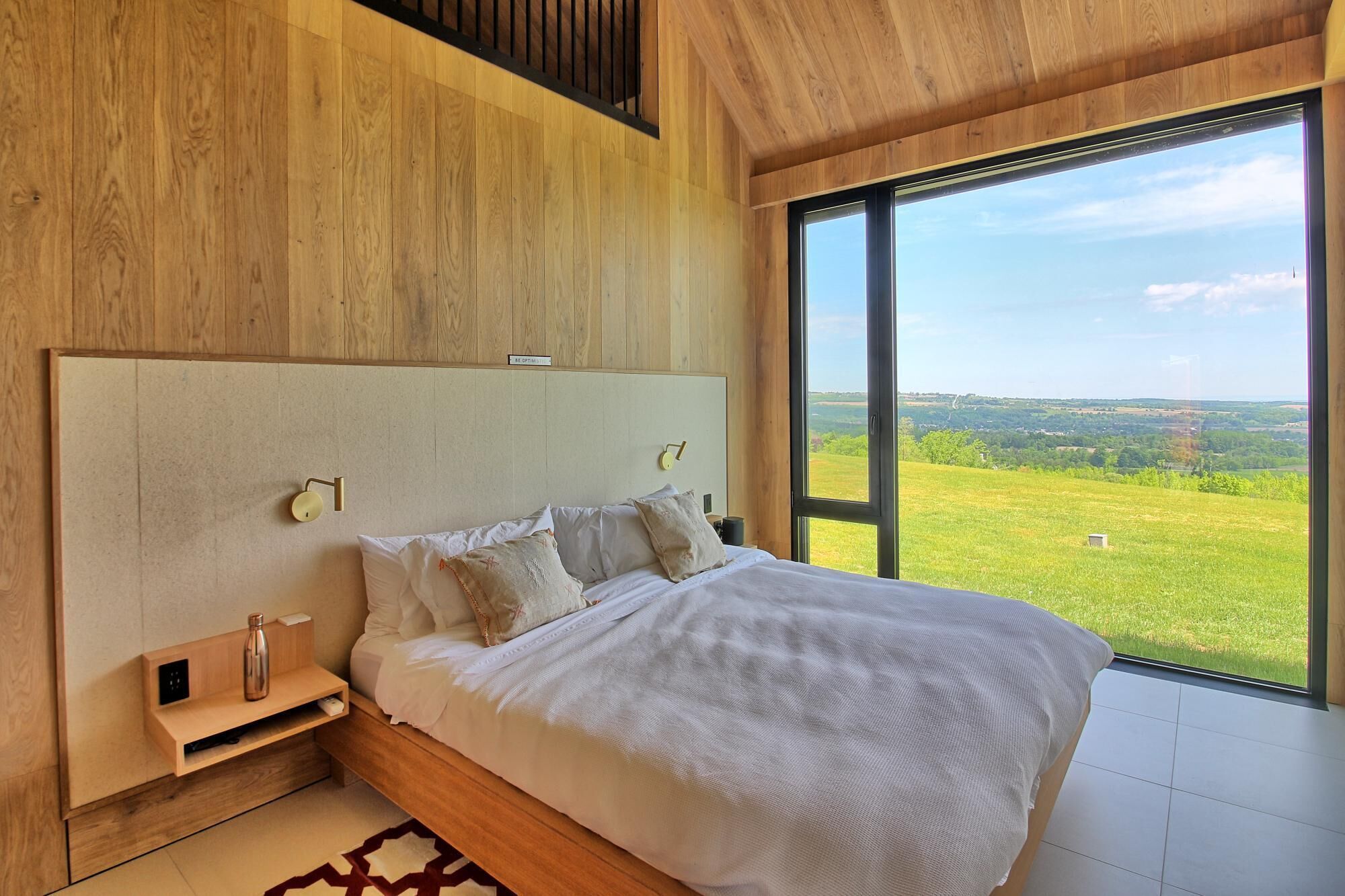 4 bedrooms, bed sheets