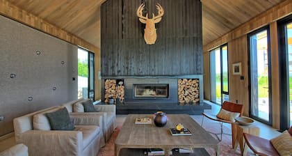 Absolutely Stunning Country Home in Creemore! Modern Elegance! Pool! Views!