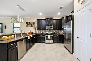 House, Multiple Beds (1433RF- The Retreat at ChampionsGate) | Private kitchen