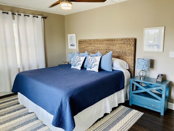 A bedroom with a large bed, a headboard, a nightstand, and a lamp. - Near beach, includes golf cart , bikes , kayaks and pool , 5 stars. NCIC member (Captiva)