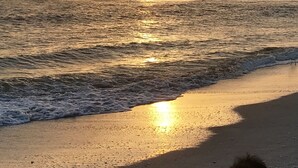 A beach with waves and a sunset. - Near beach, includes golf cart , bikes , kayaks and pool , 5 stars. NCIC member (Captiva)