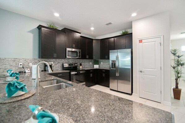 House, Multiple Beds (9073HS-The Retreat at ChampionsGate) | Private kitchen