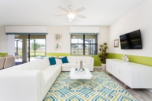 House, Multiple Beds (1300BW- Non Renting 5/1/2022 The Retr) | Living room