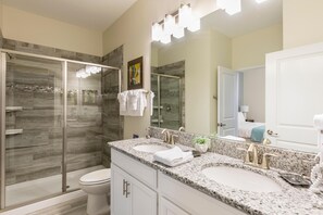 Casa, varias camas (9077HS-The Retreat at ChampionsGate) | Baño