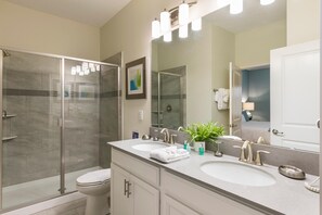 House, Multiple Beds (8910SID-The Retreat at ChampionsGate) | Bathroom - 8910sid-the Retreat at Championsgate (Davenport)