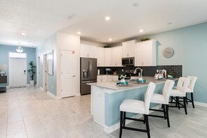 House, Multiple Beds (8910SID-The Retreat at ChampionsGate) | Private kitchen - 8910sid-the Retreat at Championsgate (Davenport)