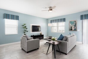 House, Multiple Beds (8910SID-The Retreat at ChampionsGate) | Living room - 8910sid-the Retreat at Championsgate (Davenport)