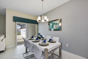 Condo, varias camas (1578SW - The Retreat at ChampionsGate) | Cocina privada | Refrigerador, microondas, parrilla de estufa y lavavajillas 