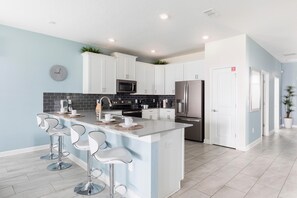 Villa, Multiple Beds (8906SID - The Retreat at ChampionsGat) | Private kitchen | Fridge, microwave, stovetop, dishwasher - 8906sid - The Retreat at Championsgate (Davenport)