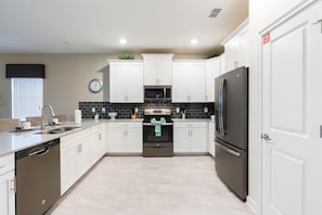 Villa, Multiple Beds (8914SID- the Retreat at ChampionsGate) | Private kitchen