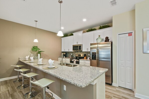 Condo, Multiple Beds (1579MVD-The Retreat at Champions Gate) | Private kitchen | Fridge, microwave, stovetop, dishwasher - 1579mvd-the Retreat at Champions Gate (Davenport)