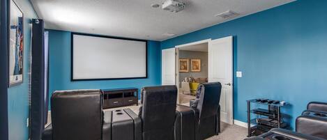 Biệt thự, nhiều giường (1521FD - The Retreat at ChampionsGate) | Phòng khách | TV màn hình phẳng