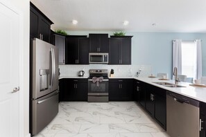 Villa, varias camas (NON-RENTING (02/24/22) - 1586PD - The) | Cocina privada | Frigorífico, microondas, placa de cocina y lavavajillas