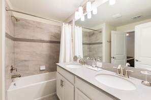 Townhome, Multiple Beds (8919SID-The Retreat at ChampionsGate) | Bathroom