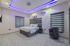 5 chambres, fer et planche à repasser, Wi-Fi, draps fournis