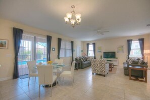 Villa, Multiple Beds (1435THBD - The Retreat at ChampionsGa) | Living room