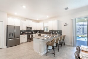 House, Multiple Beds (4563NL - Storey Lake Resort) | Private kitchen