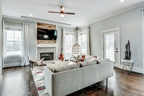 Smart TV, fireplace, stereo, offices