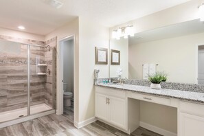 Ferienhaus, Mehrere Betten (1576TL-The Retreat at Champions Gate) | Badezimmer | Haartrockner, Handtücher, Shampoo