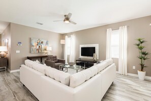 House, Multiple Beds (1516MB- the Retreat at ChampionsGate) | Living area