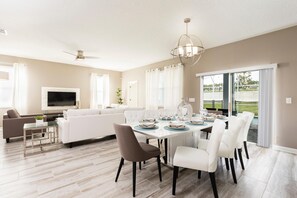 House, Multiple Beds (1516MB- the Retreat at ChampionsGate) | Dining