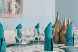 Villa, Multiple Beds (9046SID NON RENTING 11/27/2021- The R) | Dining