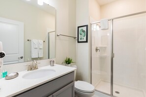 Vila, Beberapa Tempat Tidur (1567PD-The Retreat at ChampionsGate) | Kamar mandi | Perlengkapan mandi gratis, pengering rambut,  dan handuk