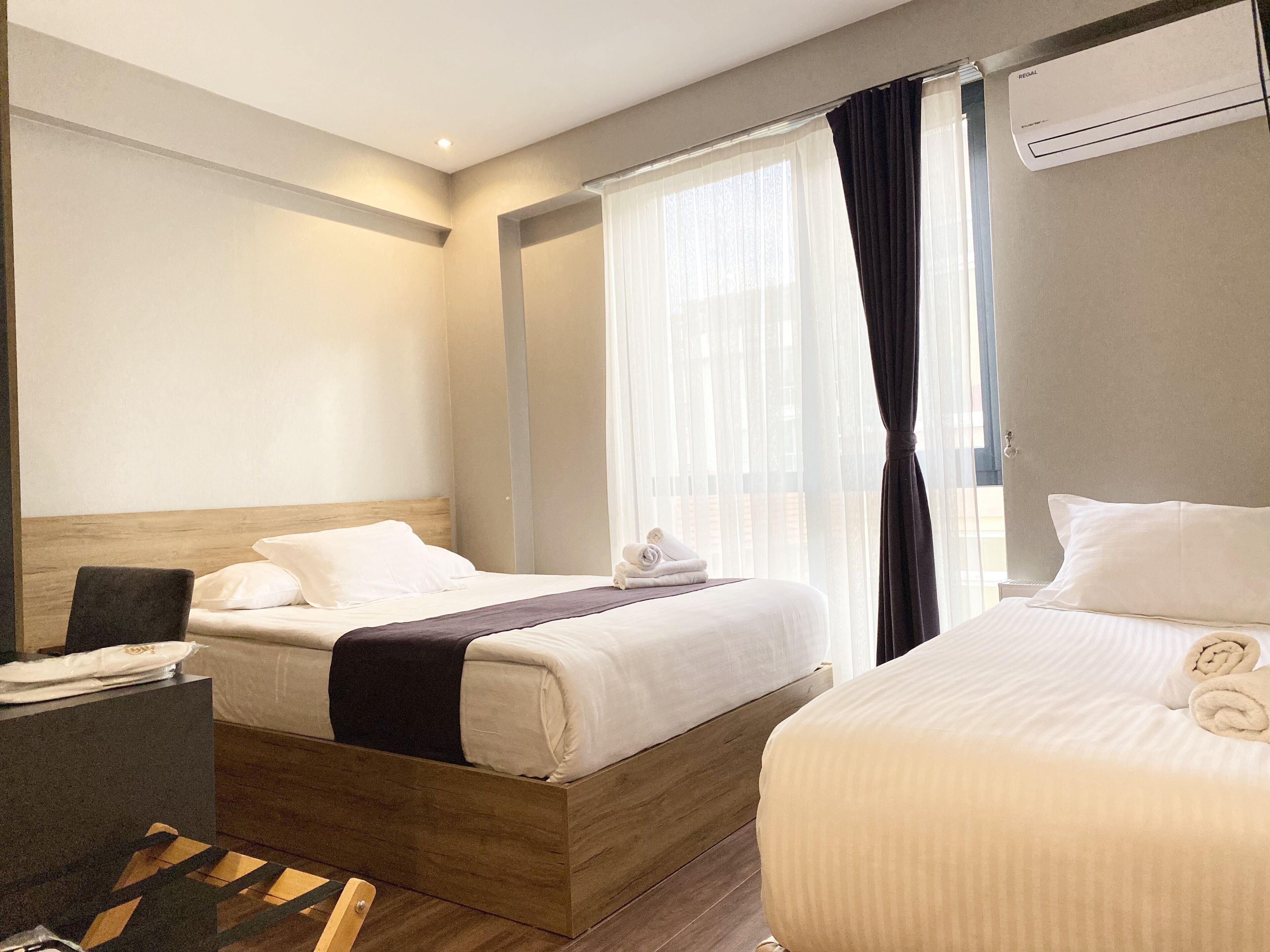 standard triple room, non smoking | 1 bedroom, premium bedding, minibar, desk