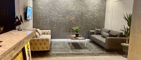 Coin salon dans le hall