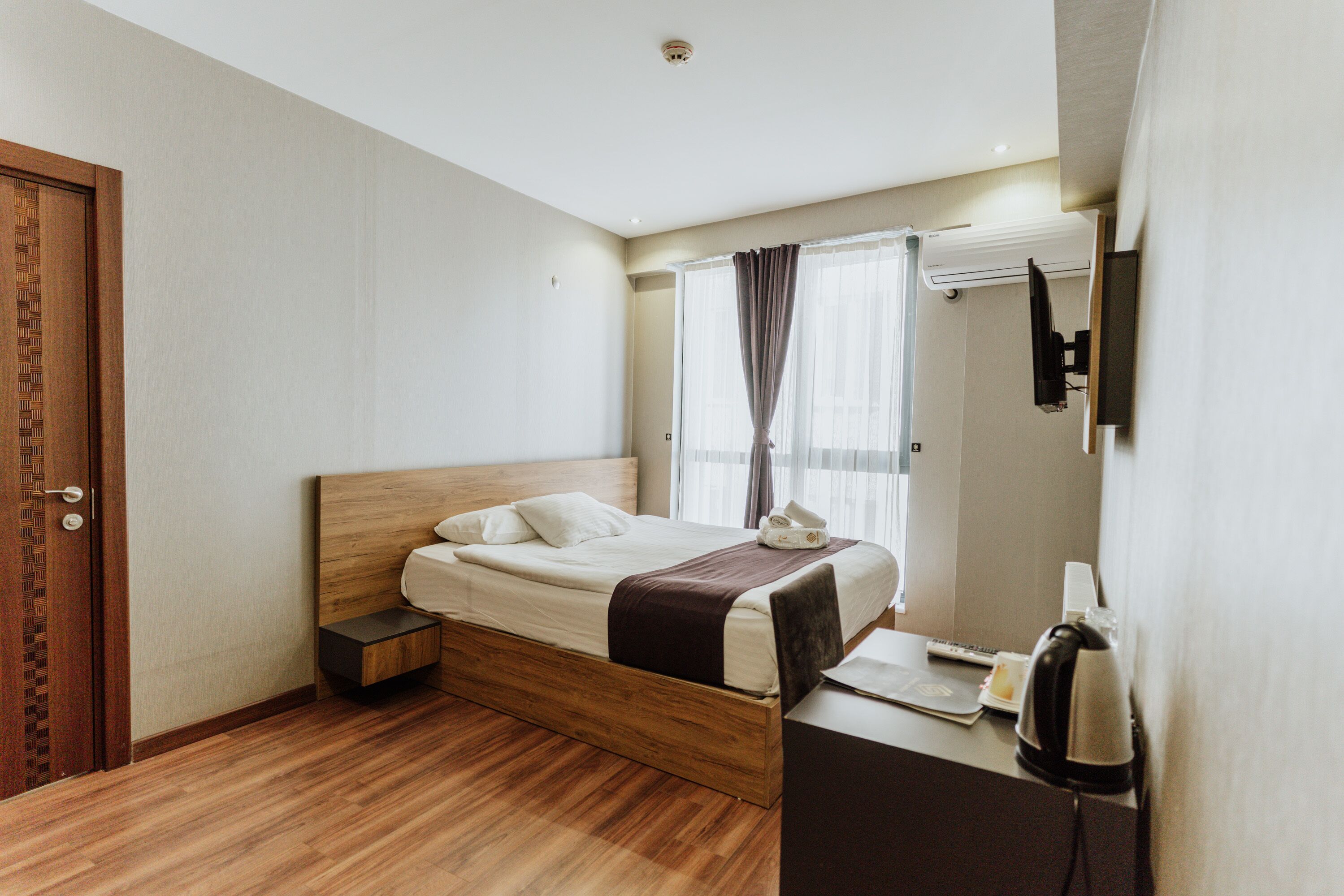 1 bedroom, premium bedding, minibar, desk