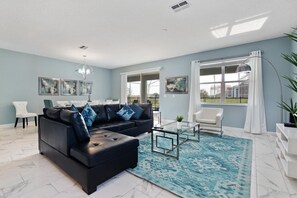 House, Multiple Beds (8830ILC - The Retreat at ChampionsGat) | Living area