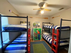 3 habitaciones, escritorio, tabla de planchar con plancha y wifi gratis