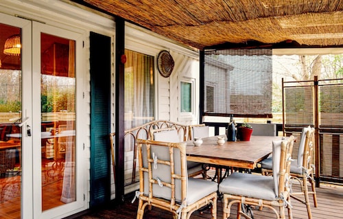 Lovely (sta)caravan in Livry-sur-Seine