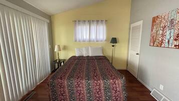 2 slaapkamers, een strijkplank/strijkijzer, wifi, beddengoed