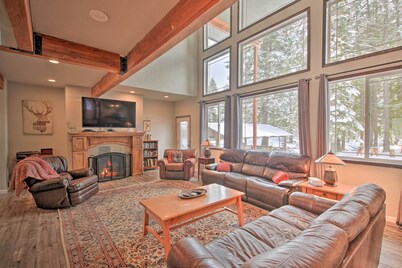 Expansive Group Lake House w/ Private Hot Tub!