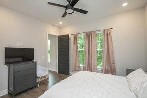 3 bedrooms, iron/ironing board, WiFi, bed sheets - BOHO Boutique Stay |3bd 2ba|10 Minutes to Lower Broadway| (Nashville)