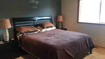 4 bedrooms, iron/ironing board, WiFi, bed sheets