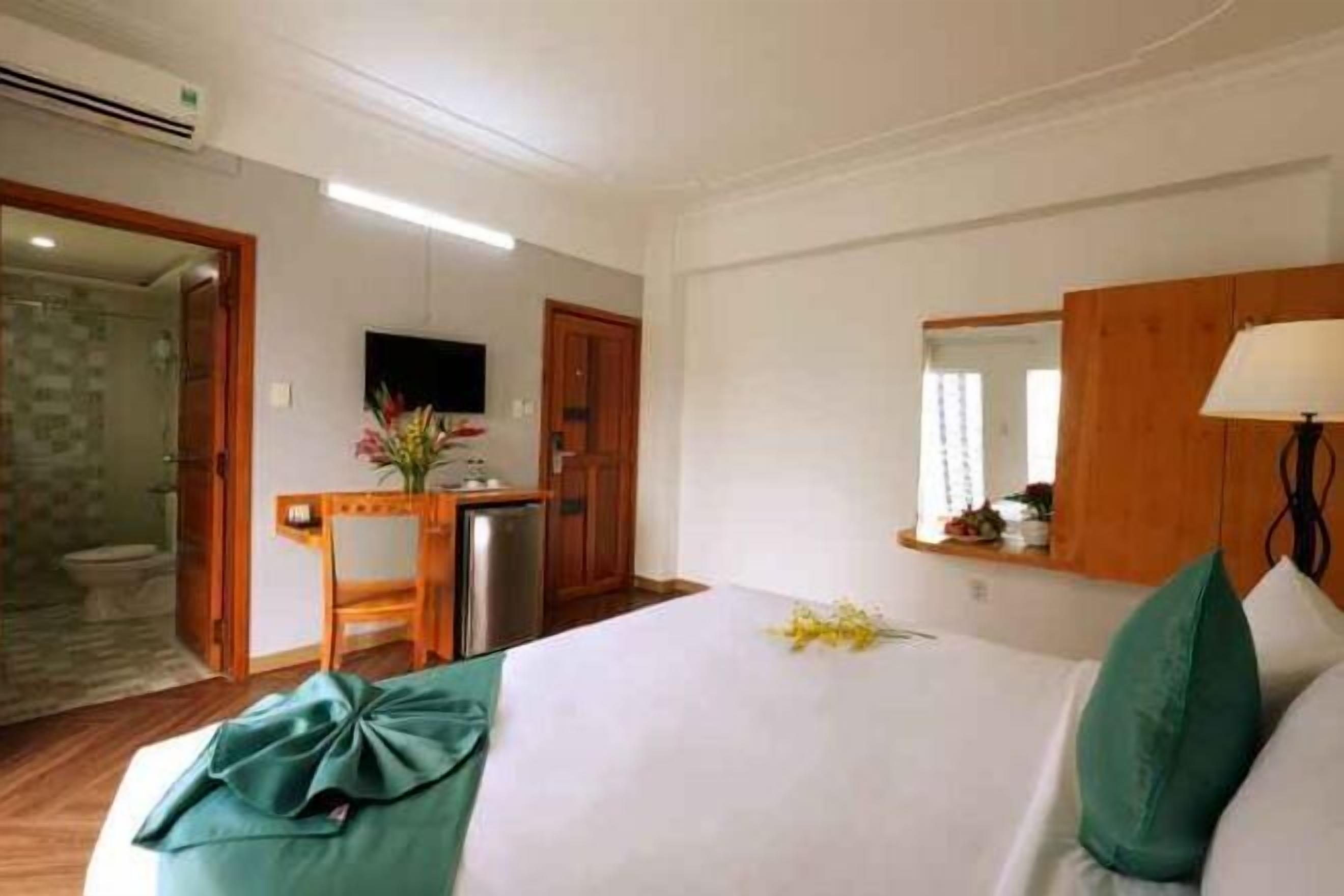 Minibar, in-room safe, desk, blackout curtains