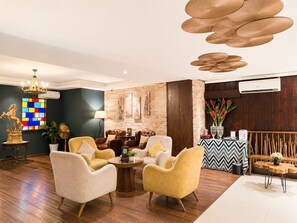 Lobby sitting area - Happy Life Green Hotel (Ho Chi Minh City)
