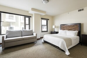 2 bedrooms, iron/ironing board, Internet, bed sheets