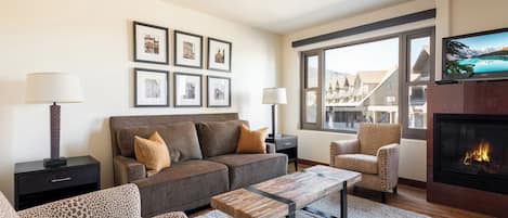 Smart TV, fireplace