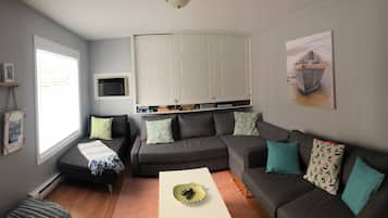 Smart TV, books, stereo