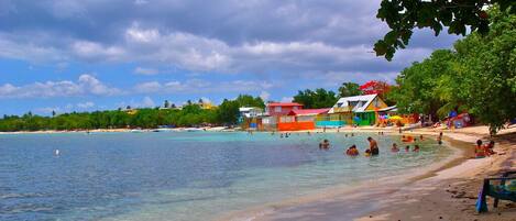 Nära stranden och strandhanddukar