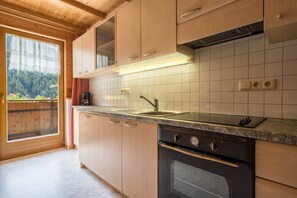 Fridge, oven, stovetop, coffee/tea maker - Cozy Apartment "Haus Hubertus - FeWo 5" with Wi-Fi (Walten)