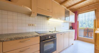 Acogedor apartamento vacacional "Haus Hubertus - 6" con vistas a la montaña y Wi-Fi