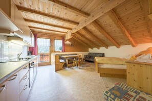 Interior - Cozy Apartment "Haus Hubertus - 6" with Mountain View & Wi-Fi (Walten)
