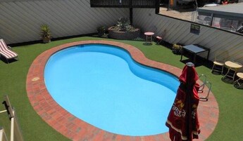 季节性开放的室外游泳池