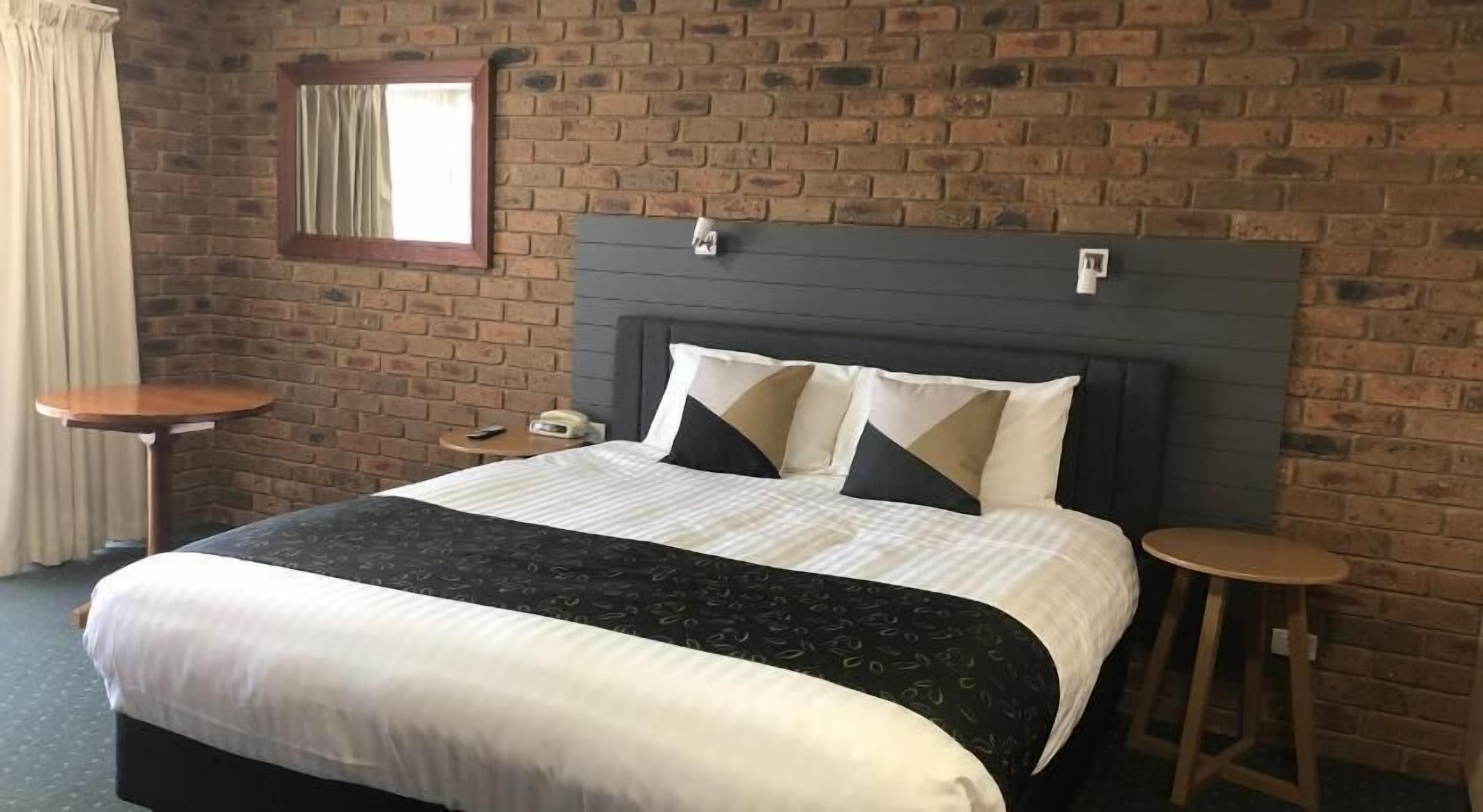 Premium bedding, minibar, desk, laptop workspace